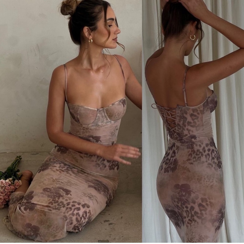 HOUSE OF CB Aiza Cream Floral Print Maxi Dress